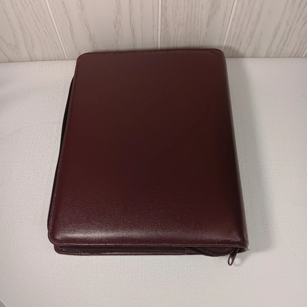 Vintage DAY RUNNER Planner w/Calculator 7 Ring (1.5”)- Zip Around Organizer